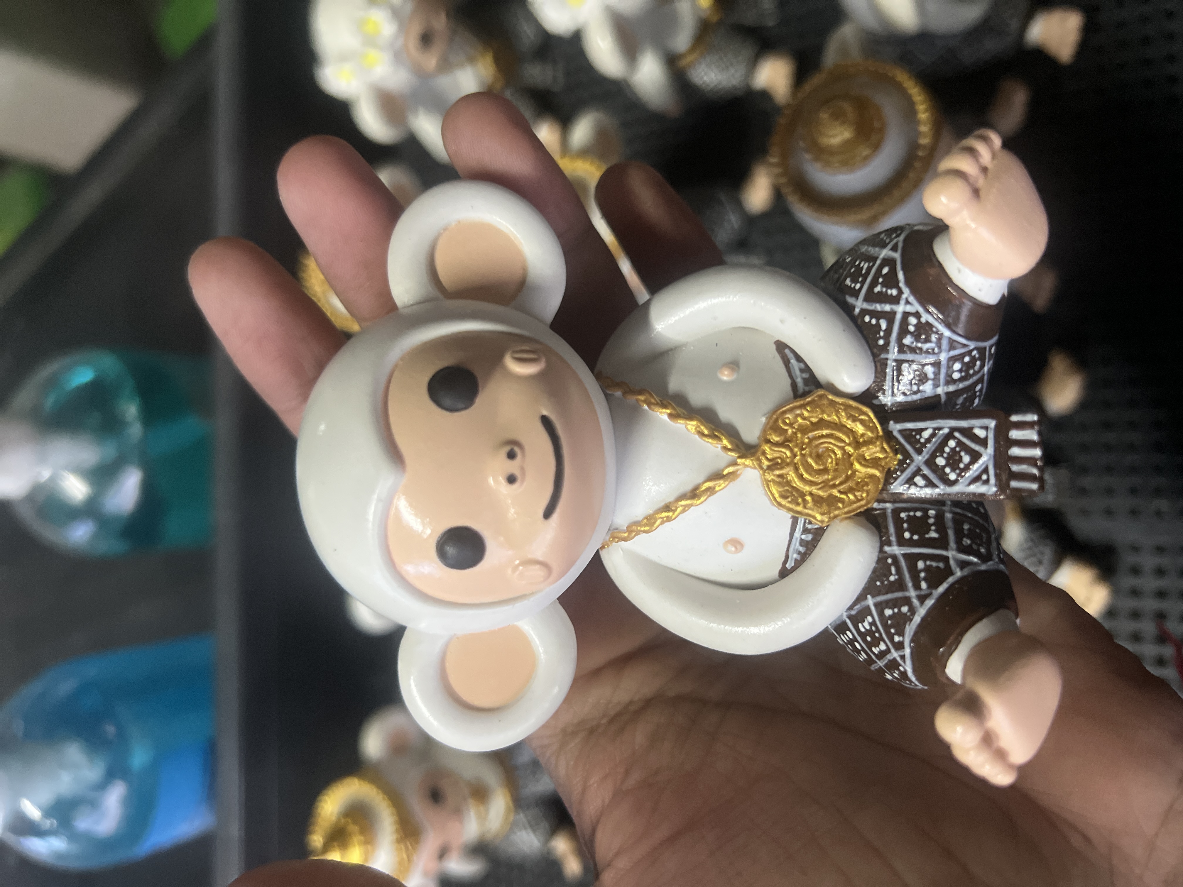 ตุ๊กตาลิงเรซิ่นผสมดินสอพอง